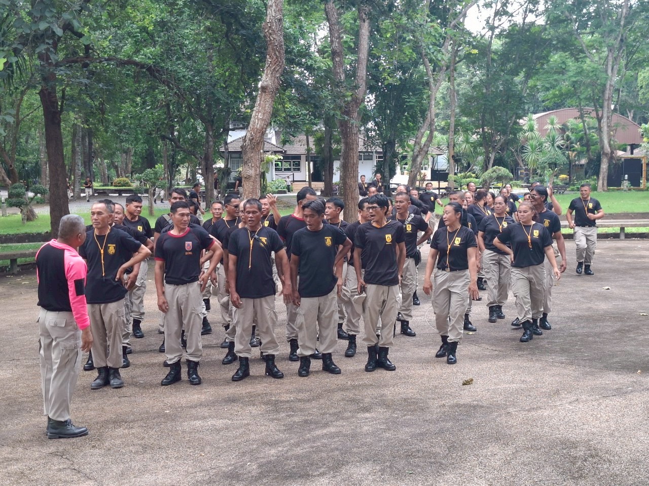 LINE_ALBUM_ทบทวน อปพร. 68_250813_56_397.jpg